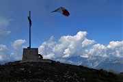 71 Sventola il tricolore in vetta al Venturosa (1999 m)